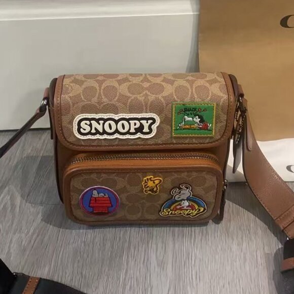 Coach men's crossbody bag. Size: 22*20*6cm. - Picture 1 of 9